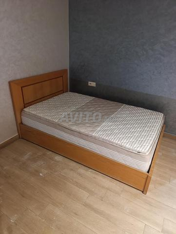Lit avec matelas 130 x 200 presque neuf - 2
