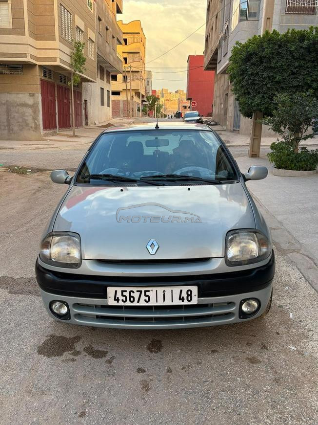 Renault Clio Essence Manuelle 2000 à Taourirt 