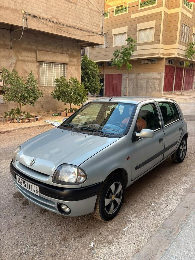 Renault Clio Essence Manuelle 2000 à Taourirt 