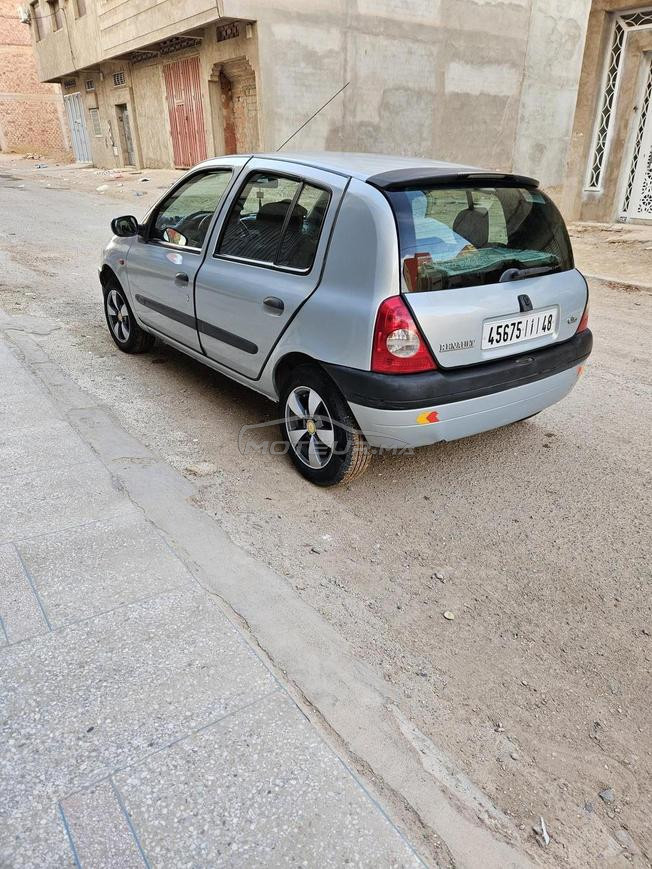 Renault Clio Essence Manuelle 2000 à Taourirt 