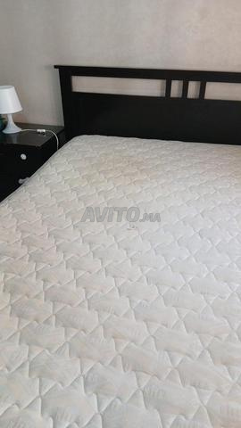 Sommier, Matelas et 2 Tables de nuits - 2
