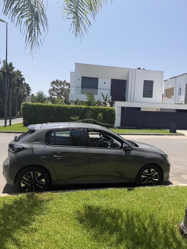 Peugeot 208 jamais accidentée gris nardo