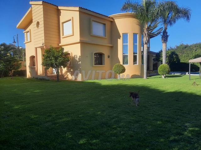 Villa magnifique à vendre face au golf