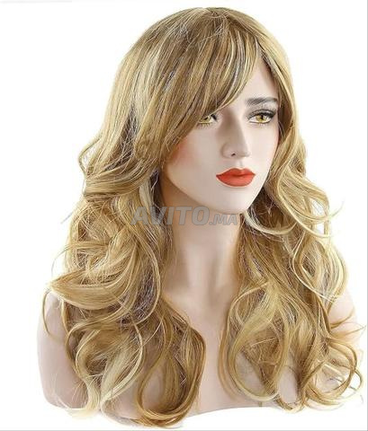 Perruque blonde ondulée longue élégante pour femmes