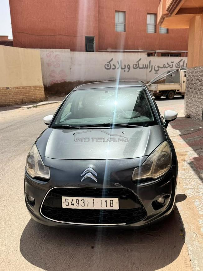 السياره فحاله جيده