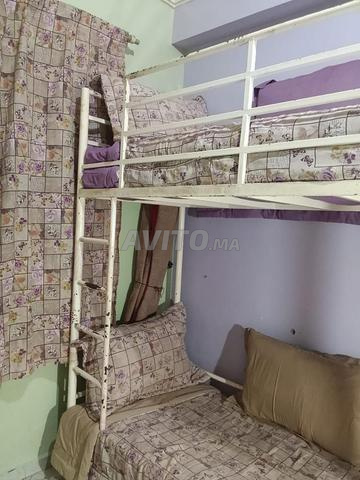 Lits superposés avec matelas et couettes