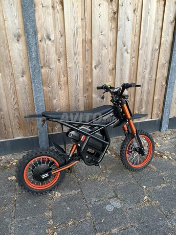 Vélo électrique style Surron neuf, encore neuf dans sa boîte. - 2