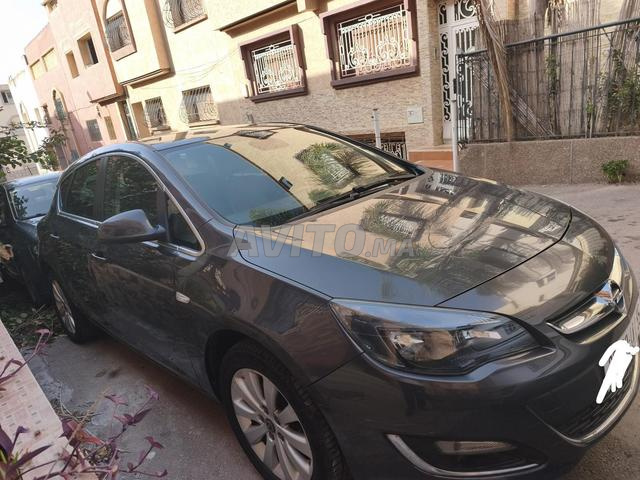 Opel Astra J Diesel Manuelle 2015 à Casablanca - 2