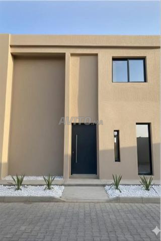 Villa 4 suites 247 m2. Terrain 589 m2. Piscine - 2