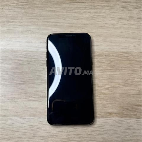 iPhone X pour pièces seulement en bon état - 2