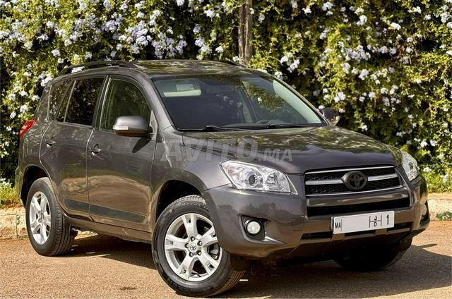 Toyota RAV-4 Essence Automatique 2011 à Rabat - 2