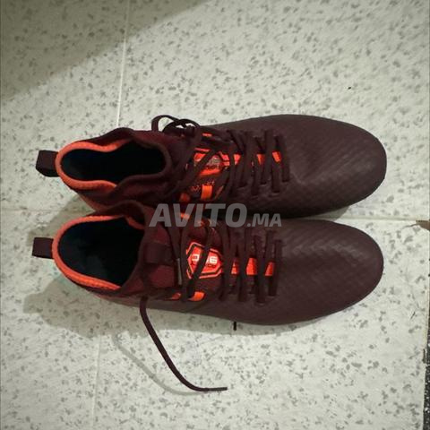 Chaussures de sport très propres, portées une seule fois. Taille 42.5