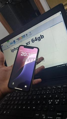 iPhone XR officiel 64 Go batterie 79% - 2