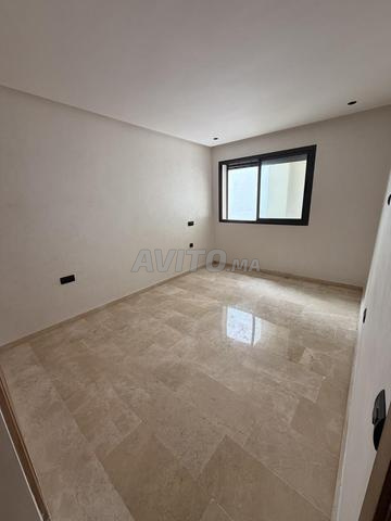 Location studio vide Belvédère - 2