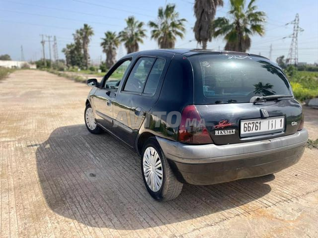 رينو كليو ديزل يدوية 2000 بالدار البيضاء - 2