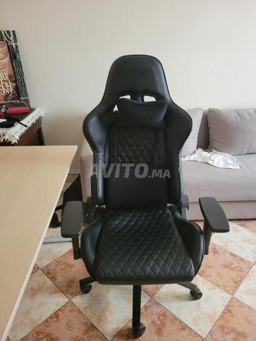 Bureau quasi neuf et chaise gamer pro - 2