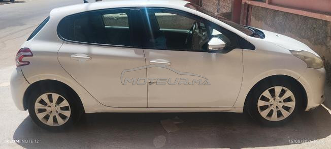 À vendre Peugeot 208 de 2012 en très bon état. -