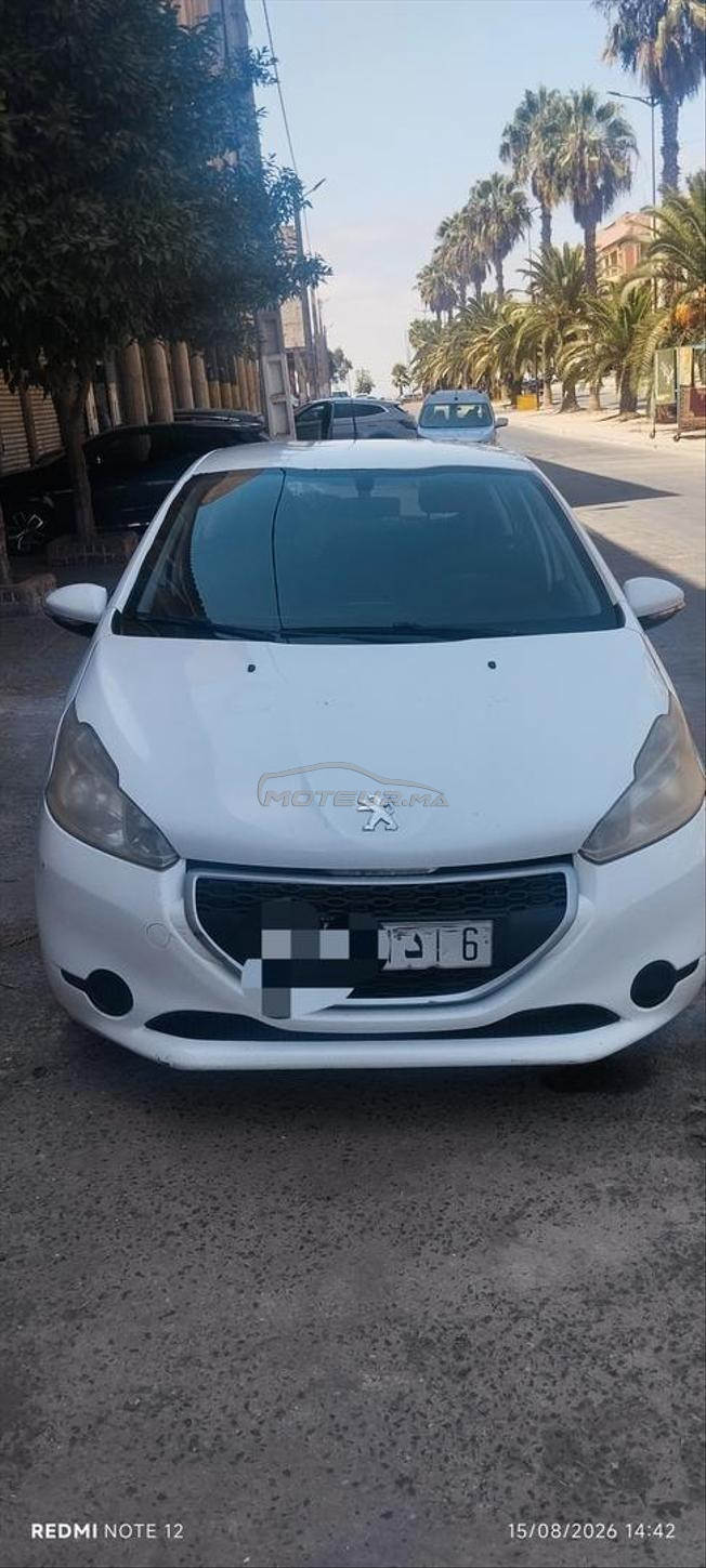 À vendre Peugeot 208 de 2012 en très bon état. -