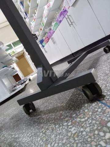 Table à manger réglable et confortable avec roues - 2