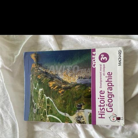 Vends manuels histoire géographie et emc niveau 3eme
