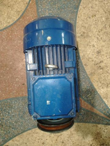 Moteur électrique triphasé 1 pouce - 2