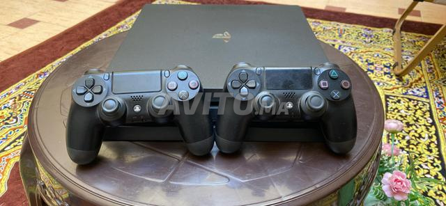 PS4 Pro 1To 2 manettes - 2