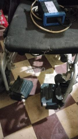 Fauteuil roulant électrique pour handicapés - 2