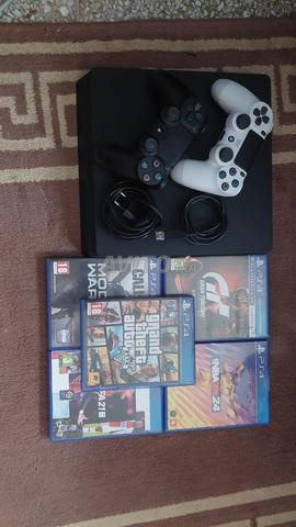 PS4 SLIM AVEC DEUX MANETTES