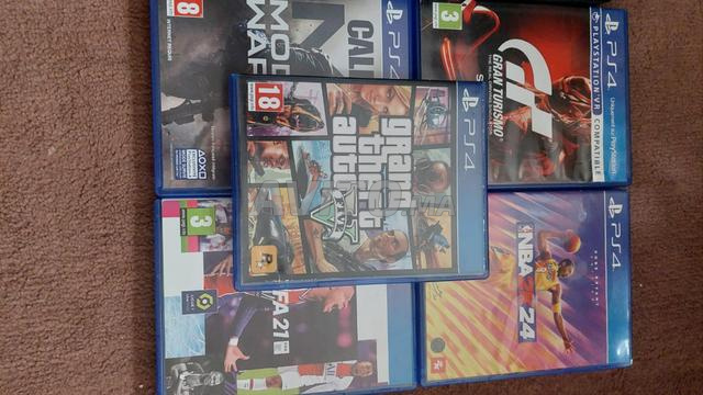 PS4 SLIM AVEC DEUX MANETTES - 2
