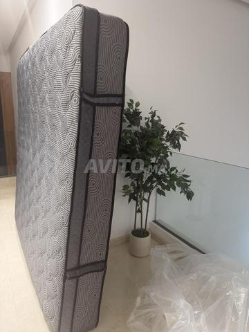Matelas 2 mètres sur 2 mètres / Parfait état - 2