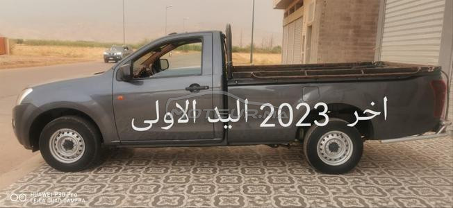 ايسوزو ديماكس 2023 اليد الأولى 