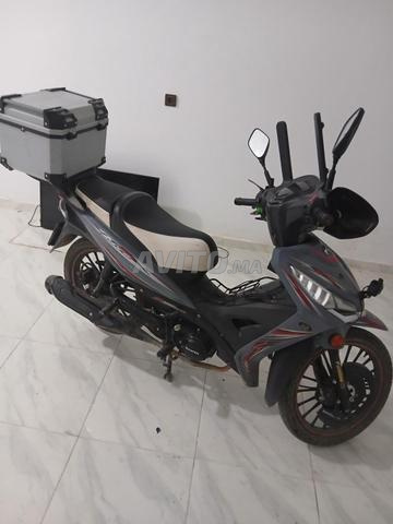 Moto encore propre, la mécanique n'a jamais été poussée à fond