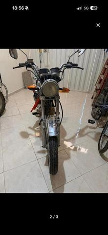 Moto Suzuki 125 GN - 2