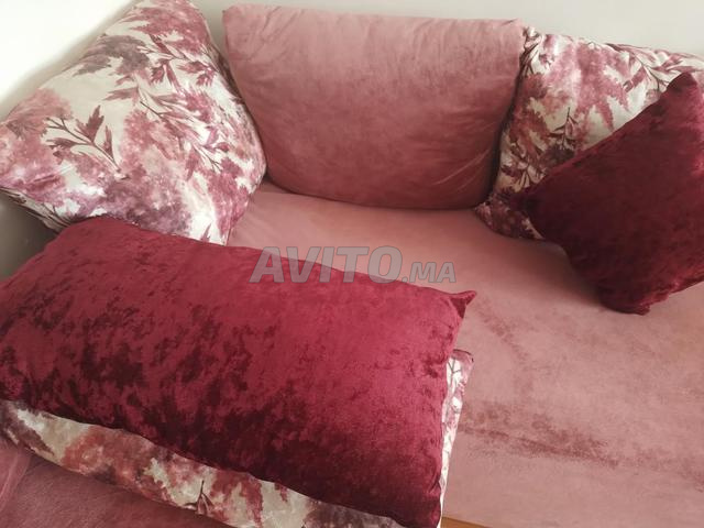 وسائد ديكور شبه جديدة