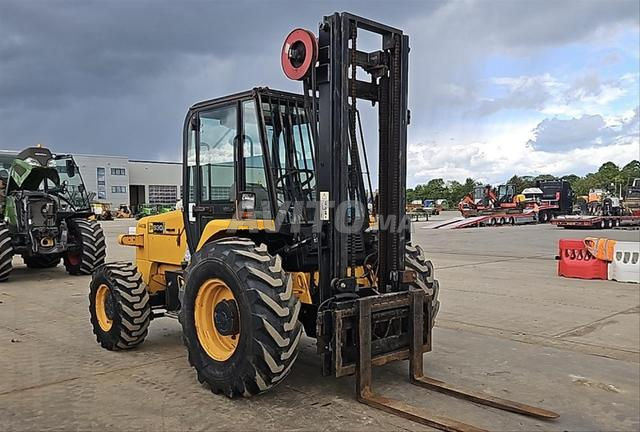 CHARIOT ÉLÉVATEUR TOUT TERRAIN JCB 930 - 2