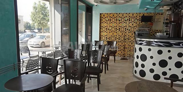 Café bien équipé à louer