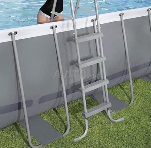 🏊‍♀️ À VENDRE – ÉCHELLE DE PISCINE