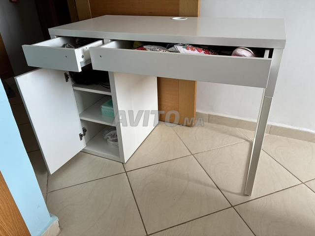 Coiffeuse/Bureau Ikea en très bon état