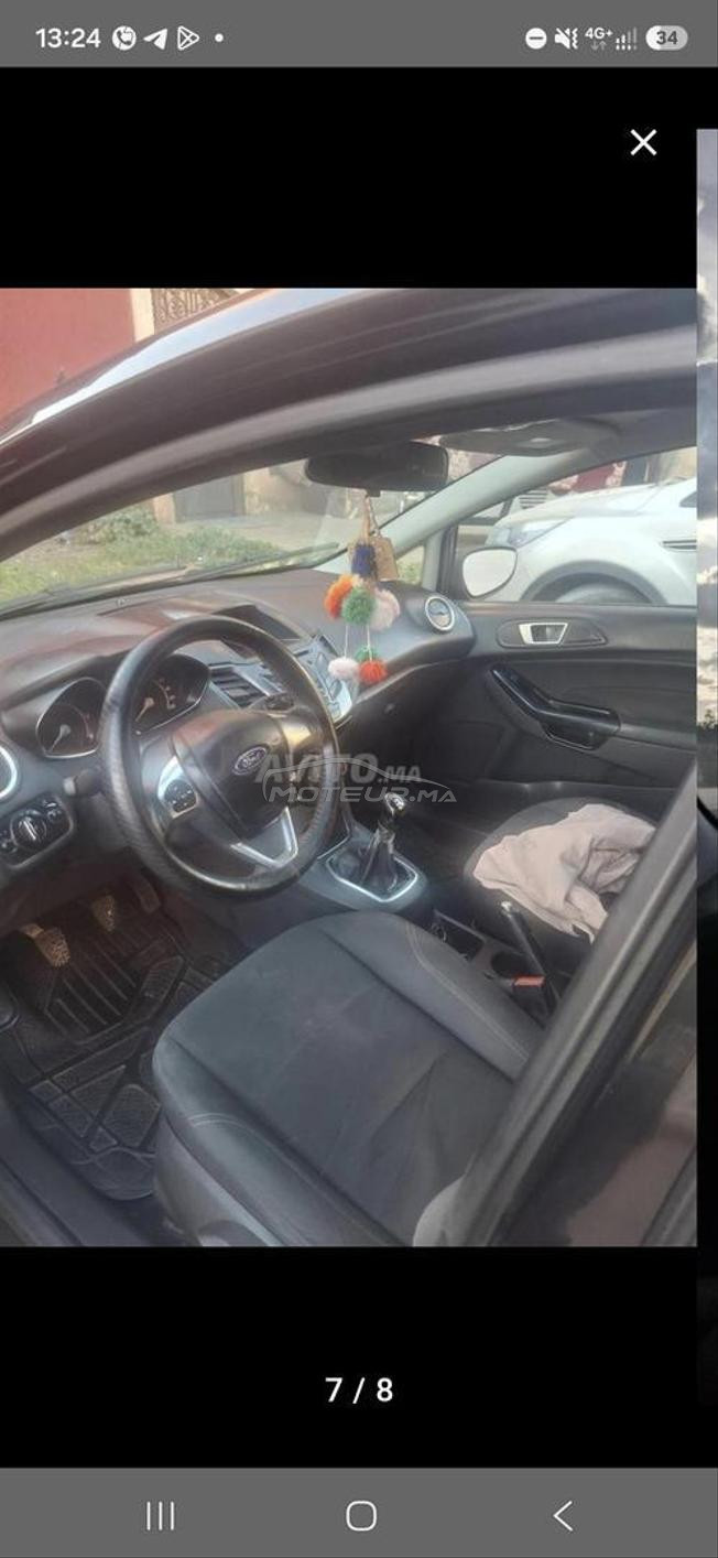 voiture forde fiesta en bon état 
