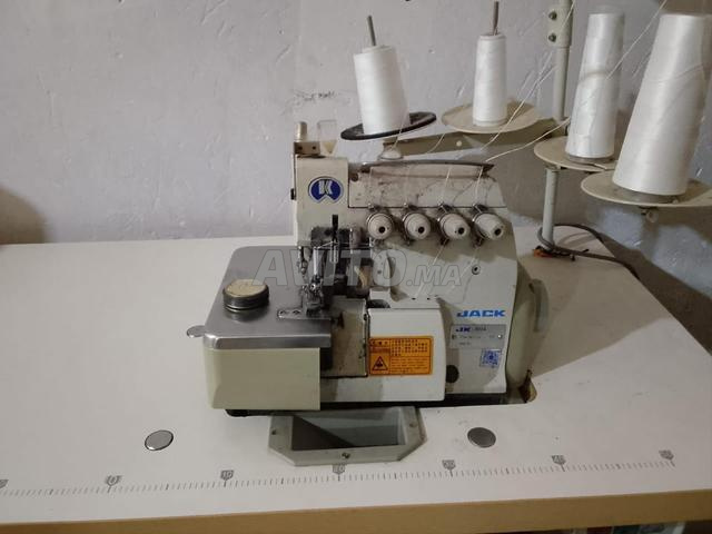 2 machines à coudre, Piqueuse et Serger, en excellent état - 2