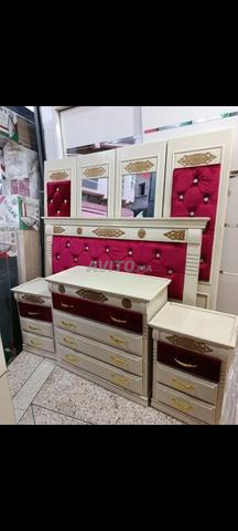 Moustiquaire. Mario. Deux petites commodes. Une grande. - 2