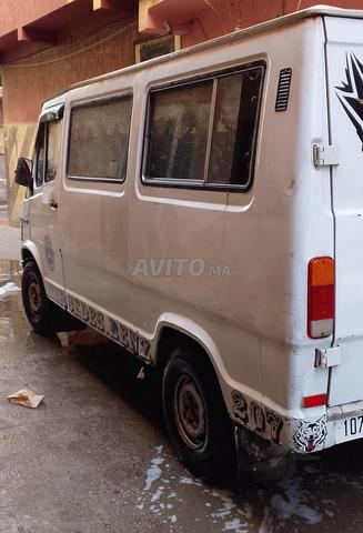 Mercedes 207 modèle 1988 douane 1996 moteur 240 - 2