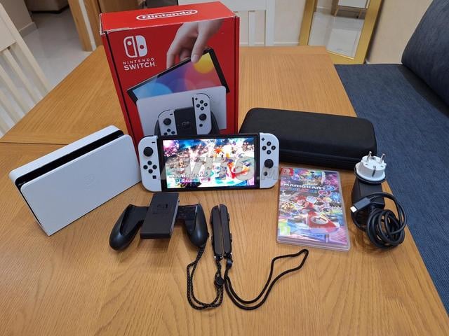 Nintendo Switch OLED Blanche Avec Mario Kart 8 - 2