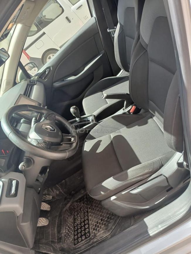 clio 5 2022 en très bon état 