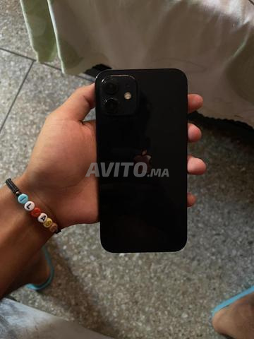 iPhone 12 normal encore propre