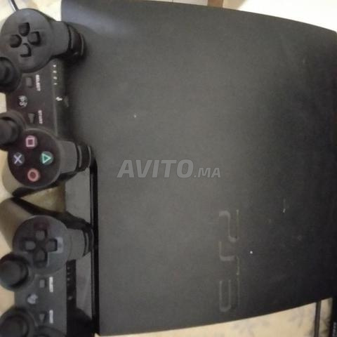 PS3 slim 2 manettes en bon état
