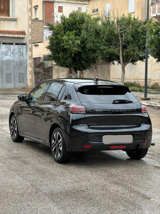 peugeot 208 allure 2024 Première main