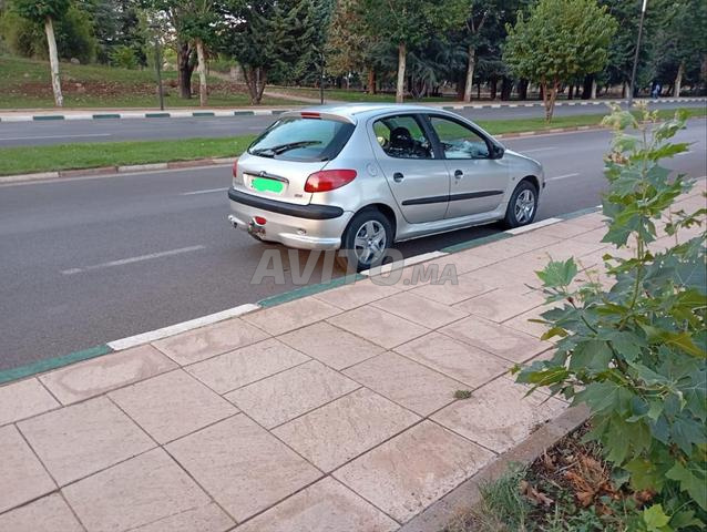 أعرض سيارتي بيجو 206 HDI 1.4 موديل 2003 للبيع.