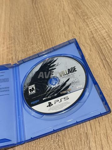 PS5 CD Village comme neuf sans rayures - 2