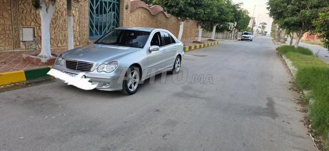 مرسيدس-بنز 220 ديزل أوتوماتيك 2004 في الناظور - 2